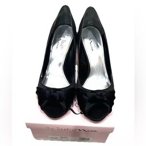 The Touch of Nina Floreal Black Luster Satin pumps shoes peep toe heels Size 8M